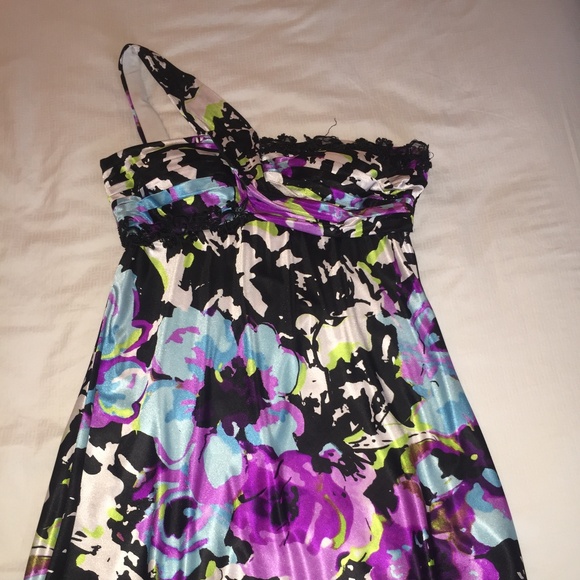 Dress - Picture 1 of 2